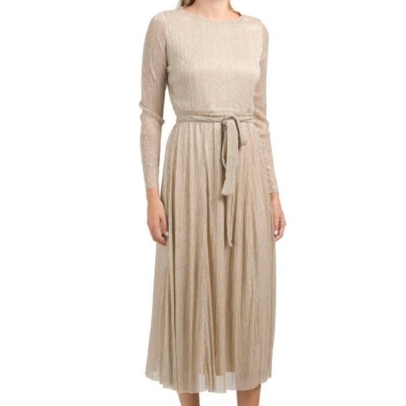 Anne Klein Dresses & Skirts - Anne Klein Bella Crinkled Gold Dress Size 12